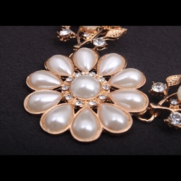 🔴 💃🏻 GIRLY PEARLY 💃🏻 Statement Necklace - Picture 4 of 5